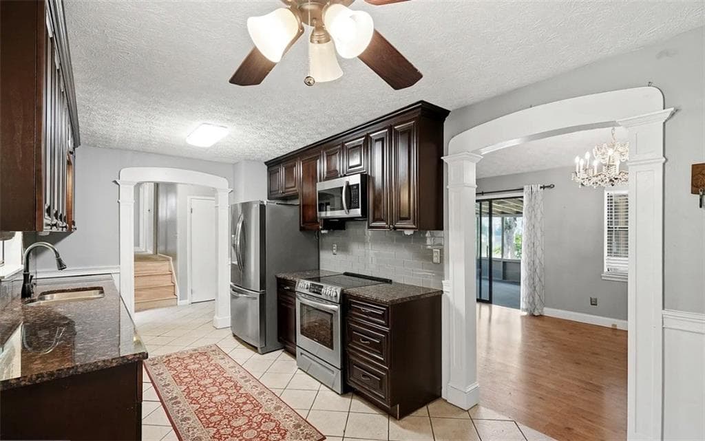 4 bedroom, 2 bathroom, 2,210 sq ft single family residence under contract at 8996 Mandarin Court, Jonesboro, GA 30236 — photo 9