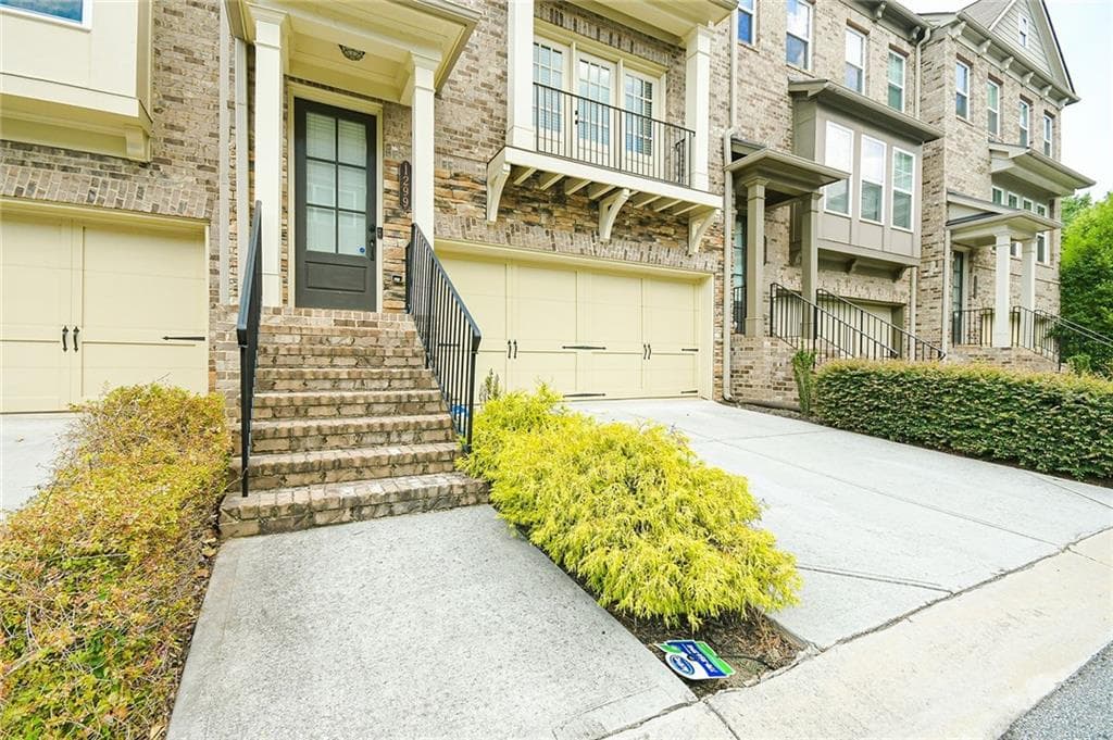 3 bedroom, 4 bathroom, 2,377 sq ft townhouse for rent at 1299 Linden Court, Atlanta, GA 30329 for $4,000 a month — photo 1 of 45