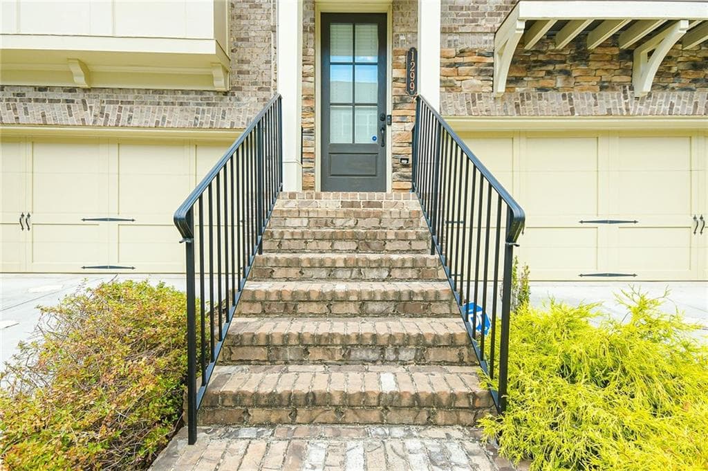 3 bedroom, 4 bathroom, 2,377 sq ft townhouse for rent at 1299 Linden Court, Atlanta, GA 30329 for $4,000 a month — photo 3