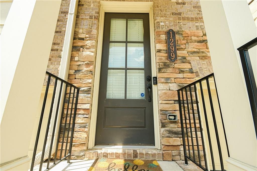 3 bedroom, 4 bathroom, 2,377 sq ft townhouse for rent at 1299 Linden Court, Atlanta, GA 30329 for $4,000 a month — photo 4