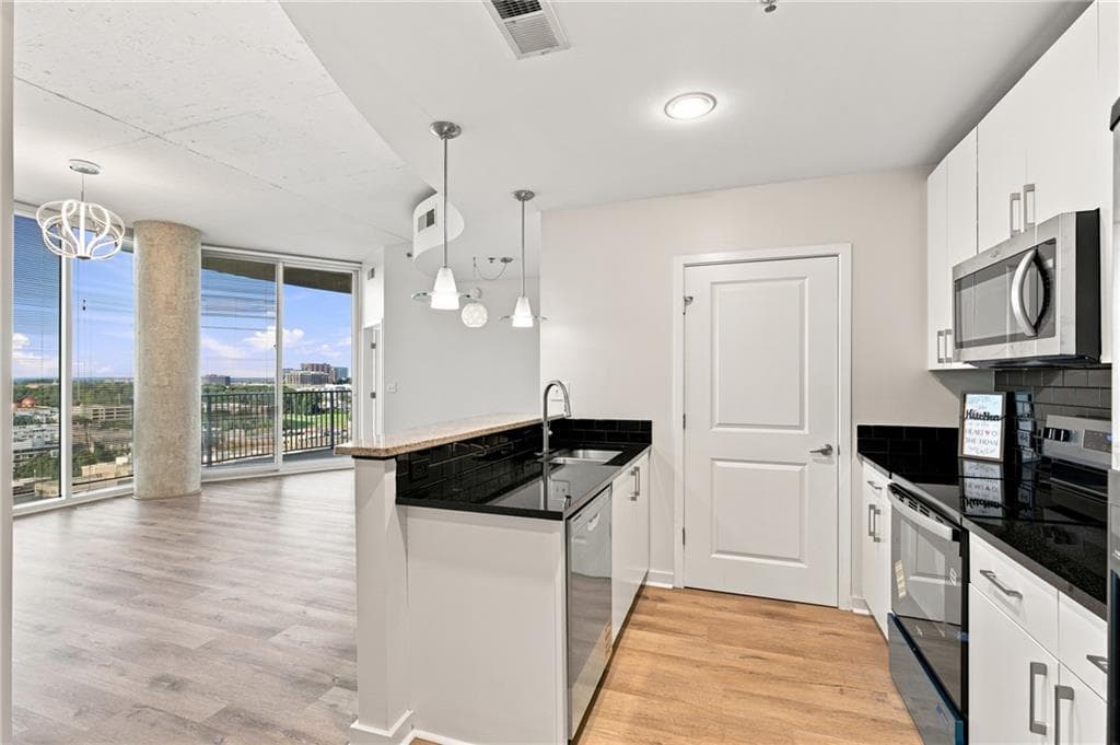 2 bedroom, 2 bathroom, 1,045 sq ft condominium for rent at 361 17th Street 1623, Atlanta, GA 30363 for $3,000 a month — photo 8