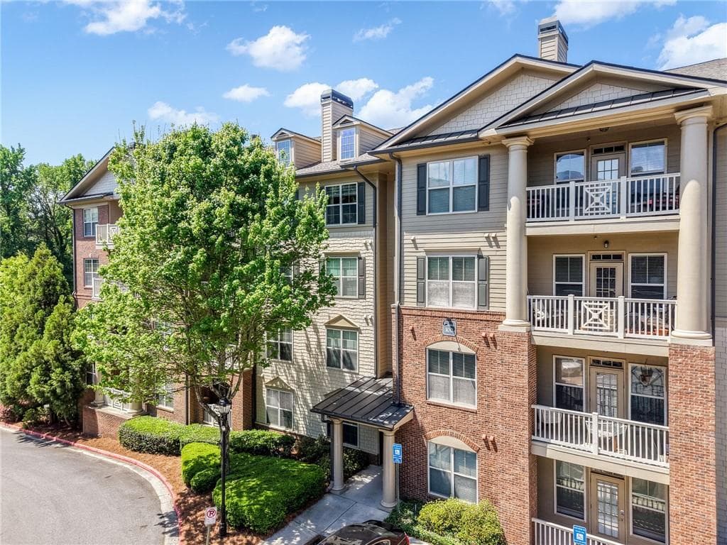2 bedroom, 2 bathroom, 1,173 sq ft condominium for sale at 4805 W Village Way 1206, Smyrna, GA 30080