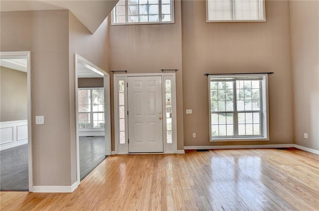 6 bedroom, 5 bathroom single family residence for rent at 2899 Savannah Walk Lane, Suwanee, GA 30024 for $3,200 a month — photo 2