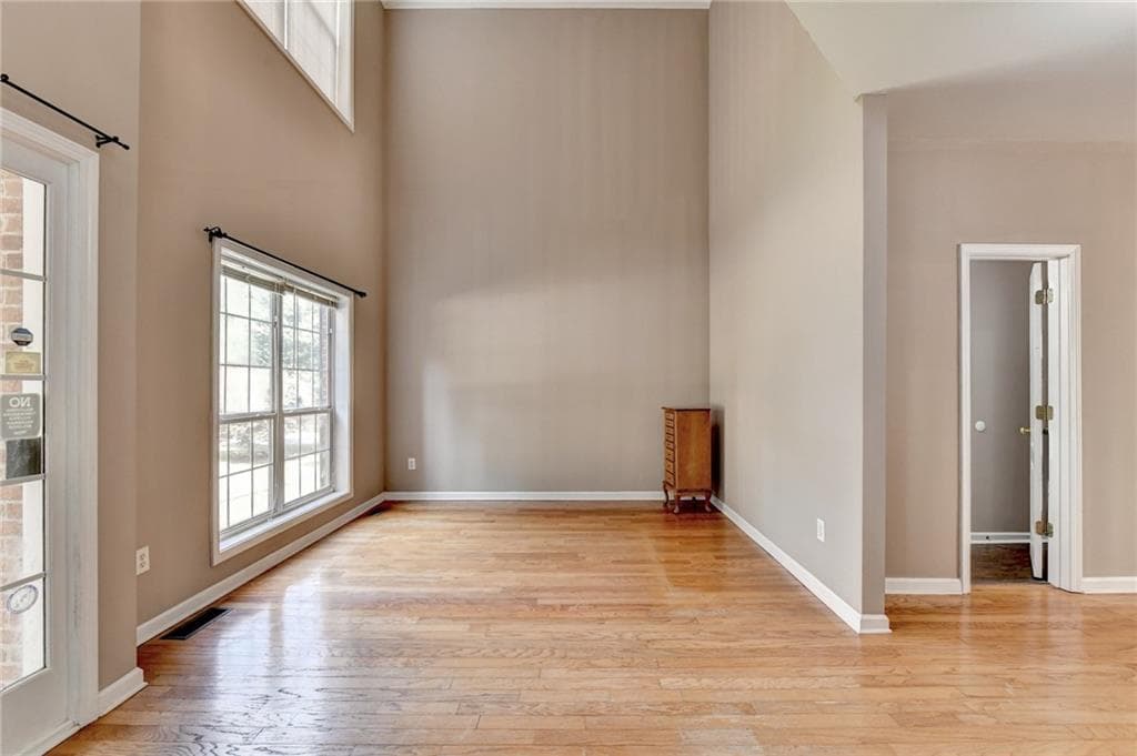 6 bedroom, 5 bathroom single family residence for rent at 2899 Savannah Walk Lane, Suwanee, GA 30024 for $3,200 a month — photo 3