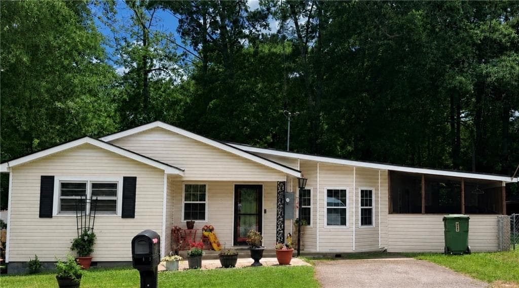 2 bedroom, 2 bathroom, 1,294 sq ft single family residence under contract at 202 Bryan Street, Bremen, GA 30110