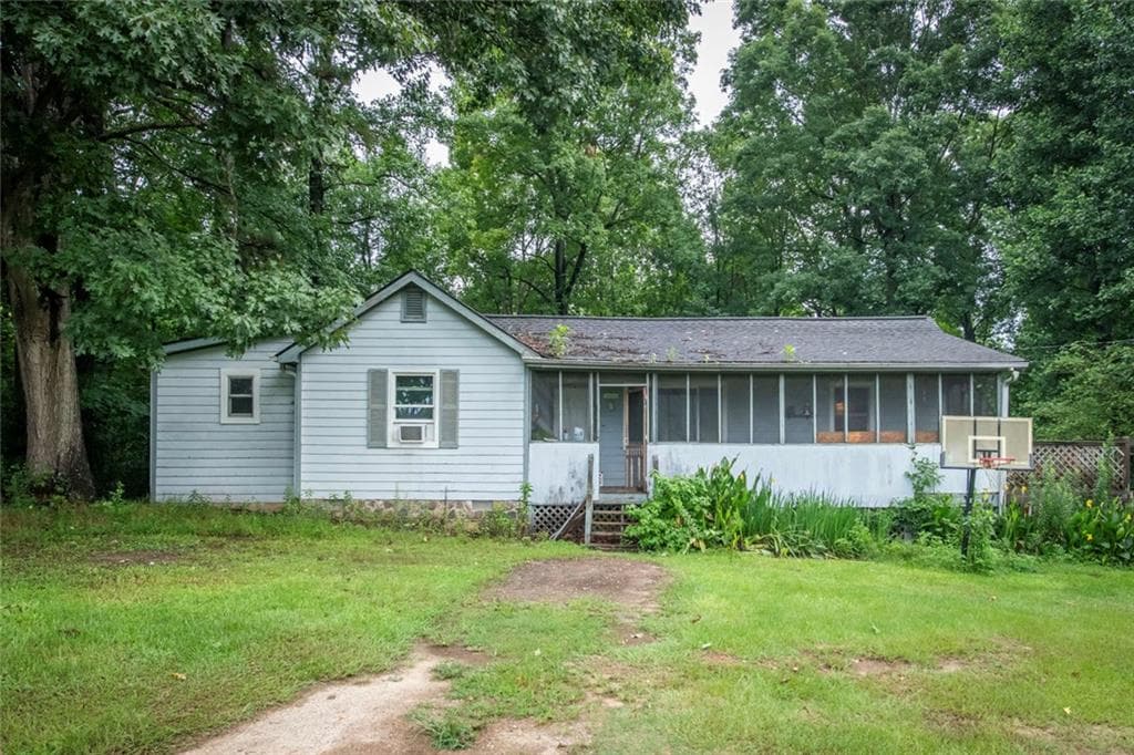 3 bedroom, 2 bathroom, 1,772 sq ft single family residence for sale at 136 White Rose Lane, Temple, GA 30179 — photo 2