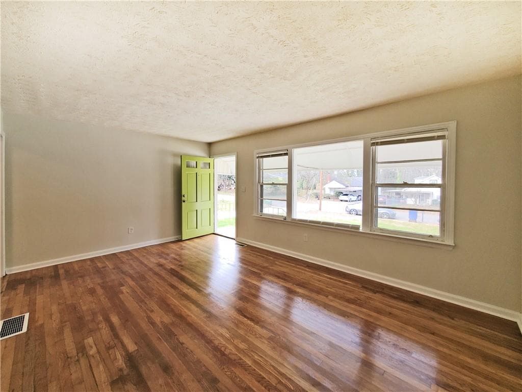 2 bedroom, 1 bathroom, 825 sq ft single family residence for rent at 3018 Grand Avenue, Atlanta, GA 30315 for $1,300 a month — photo 3