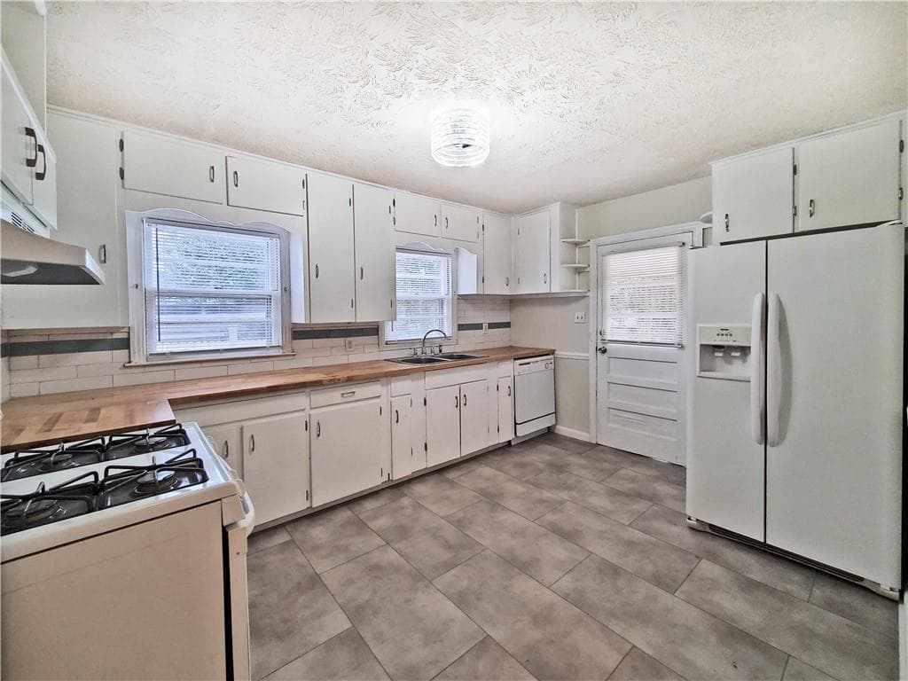 2 bedroom, 1 bathroom, 825 sq ft single family residence for rent at 3018 Grand Avenue, Atlanta, GA 30315 for $1,300 a month — photo 4