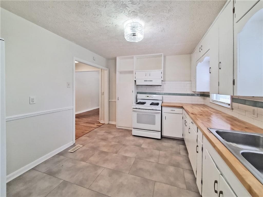 2 bedroom, 1 bathroom, 825 sq ft single family residence for rent at 3018 Grand Avenue, Atlanta, GA 30315 for $1,300 a month — photo 6
