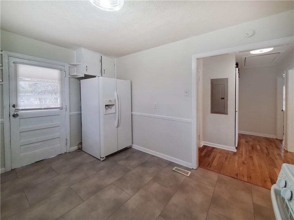 2 bedroom, 1 bathroom, 825 sq ft single family residence for rent at 3018 Grand Avenue, Atlanta, GA 30315 for $1,300 a month — photo 7