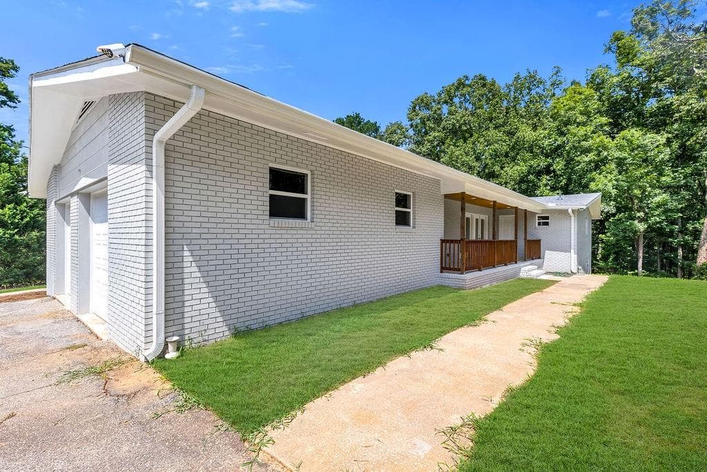 3 bedroom, 2 bathroom, 1,648 sq ft single family residence under contract at 108 Fairfield Drive, Hartwell, GA 30643 — photo 5