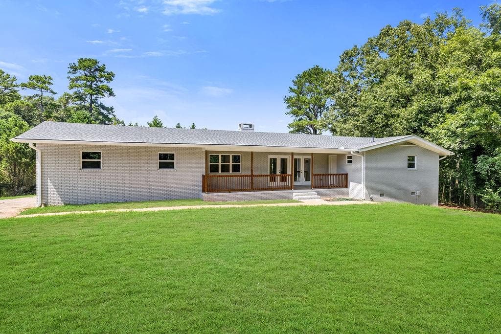 3 bedroom, 2 bathroom, 1,648 sq ft single family residence under contract at 108 Fairfield Drive, Hartwell, GA 30643 — photo 3