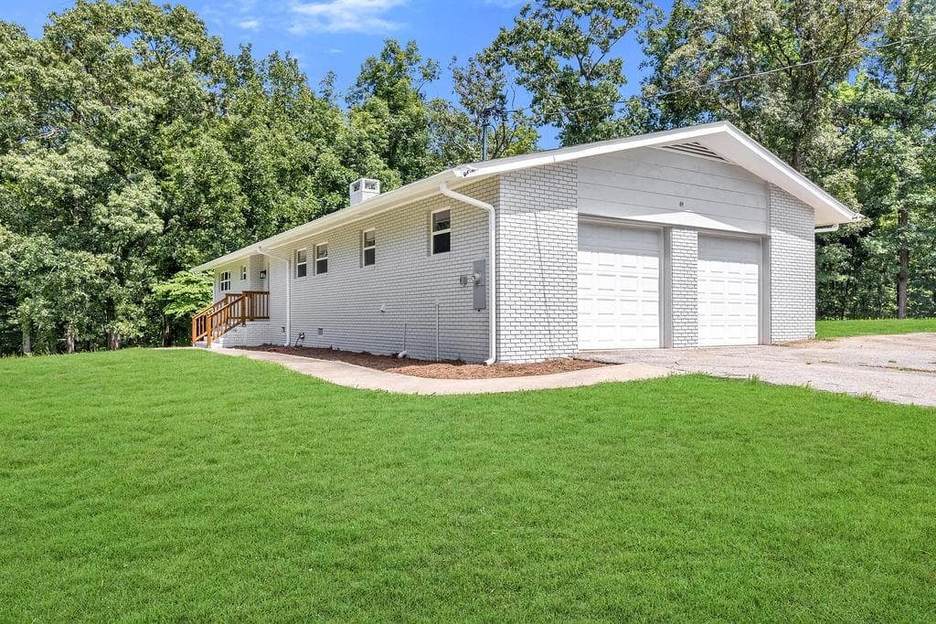 3 bedroom, 2 bathroom, 1,648 sq ft single family residence under contract at 108 Fairfield Drive, Hartwell, GA 30643 — photo 4