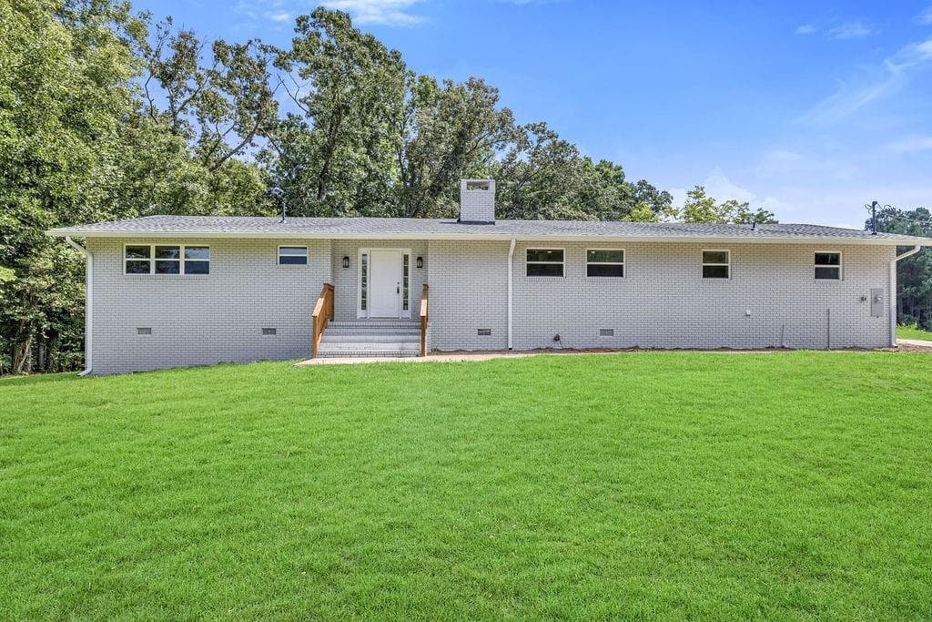 3 bedroom, 2 bathroom, 1,648 sq ft single family residence under contract at 108 Fairfield Drive, Hartwell, GA 30643 — photo 2