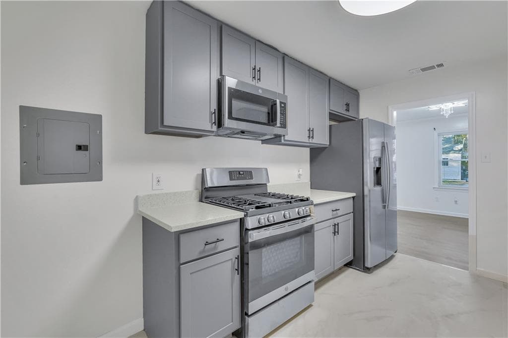 3 bedroom, 1 bathroom, 1,044 sq ft single family residence for sale at 2205 Texas Avenue, Savannah, GA 31404 — photo 8