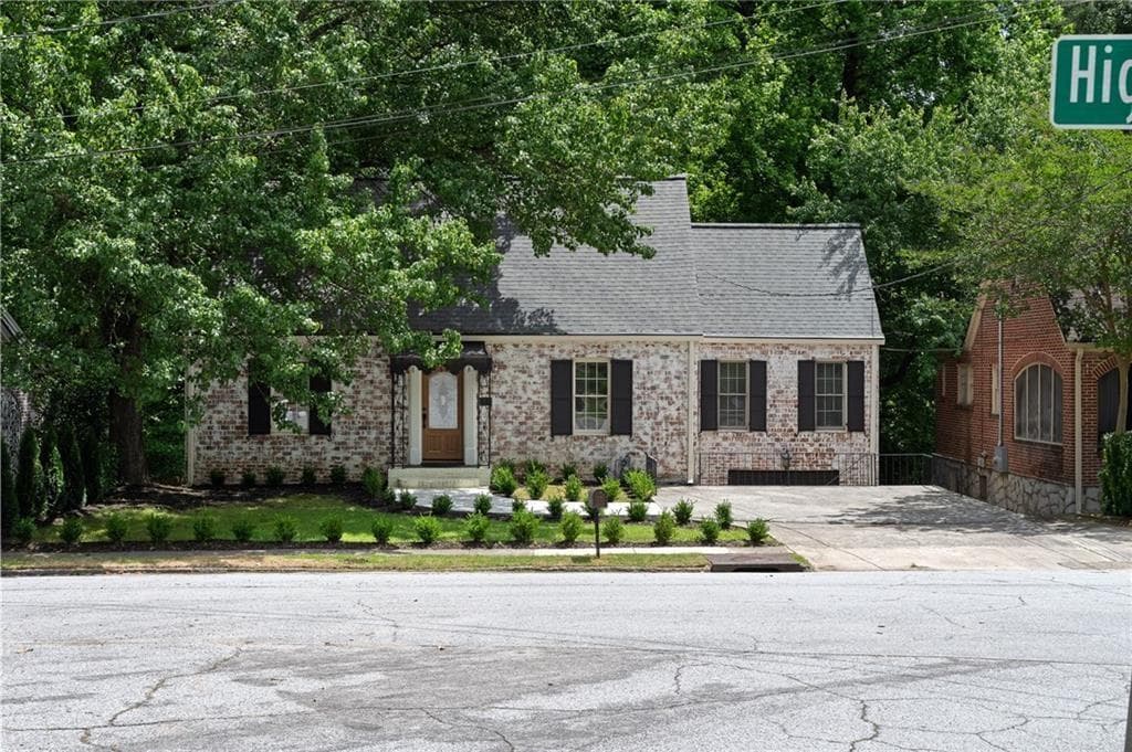 3 bedroom, 2 bathroom, 1,903 sq ft single family residence for rent at 833 Martina Drive, Atlanta, GA 30305 for $4,000 a month — photo 4