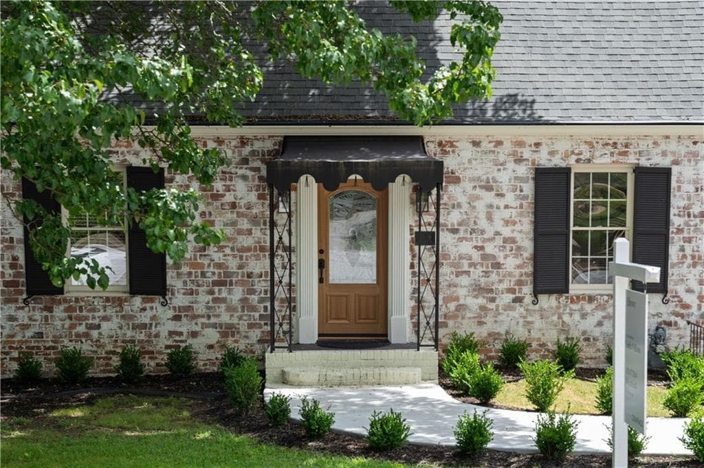 3 bedroom, 2 bathroom, 1,903 sq ft single family residence for rent at 833 Martina Drive, Atlanta, GA 30305 for $4,000 a month — photo 5