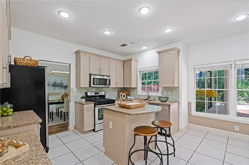 4 bedroom, 3 bathroom, 2,380 sq ft single family residence under contract at 1595 Watercove Lane, Lawrenceville, GA 30043 — photo 9