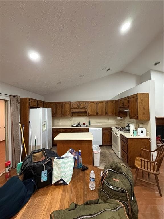 3 bedroom, 2 bathroom, 1,176 sq ft single family residence for sale at 1094 Crystal Lake Road, Atlanta, GA 30349 — photo 6