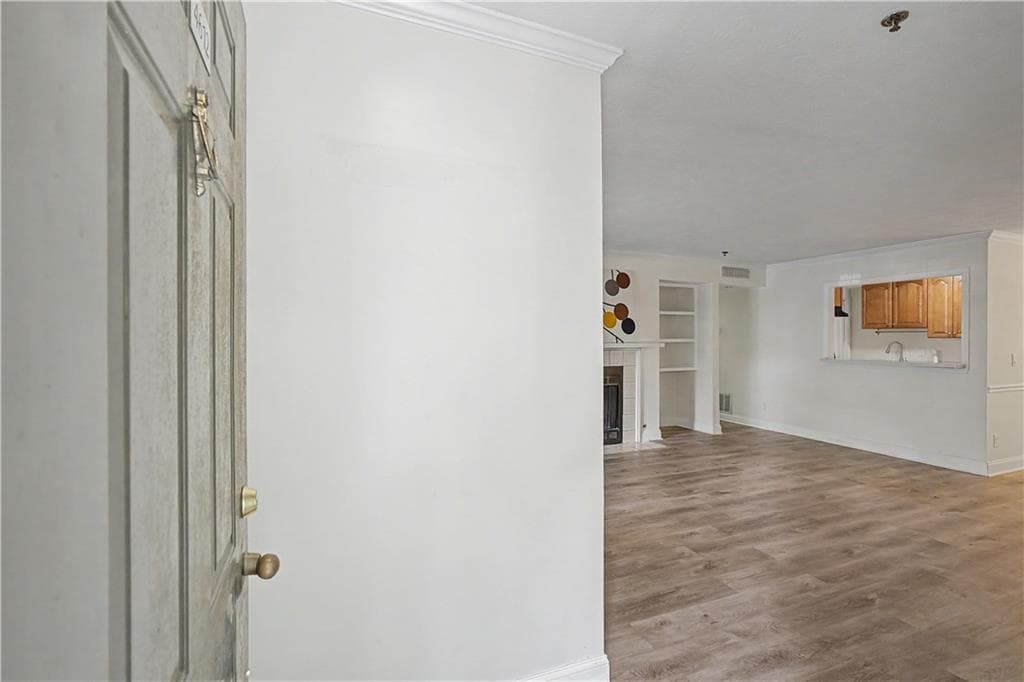 2 bedroom, 2 bathroom, 1,270 sq ft condominium for sale at 4612 Vinings Central Run 133, Atlanta, GA 30339 — photo 2
