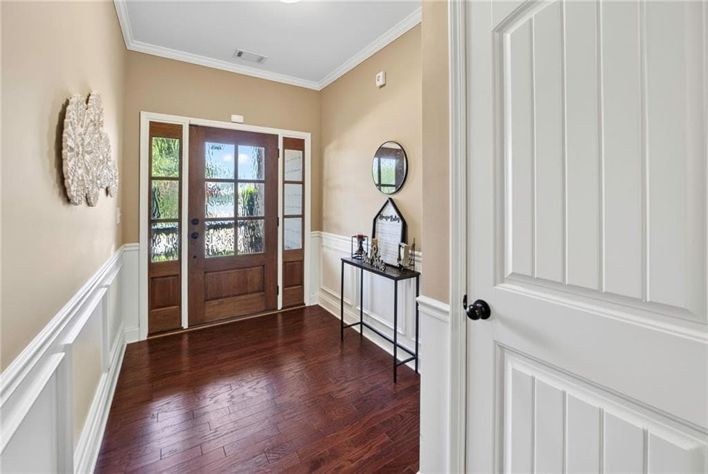 3 bedroom, 2 bathroom, 1,677 sq ft single family residence for sale at 4814 Lost Creek Drive, Gainesville, GA 30504 — photo 4