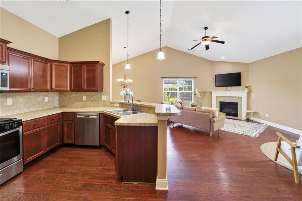 3 bedroom, 2 bathroom, 1,677 sq ft single family residence for sale at 4814 Lost Creek Drive, Gainesville, GA 30504 — photo 5