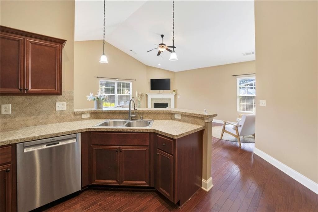 3 bedroom, 2 bathroom, 1,677 sq ft single family residence for sale at 4814 Lost Creek Drive, Gainesville, GA 30504 — photo 6