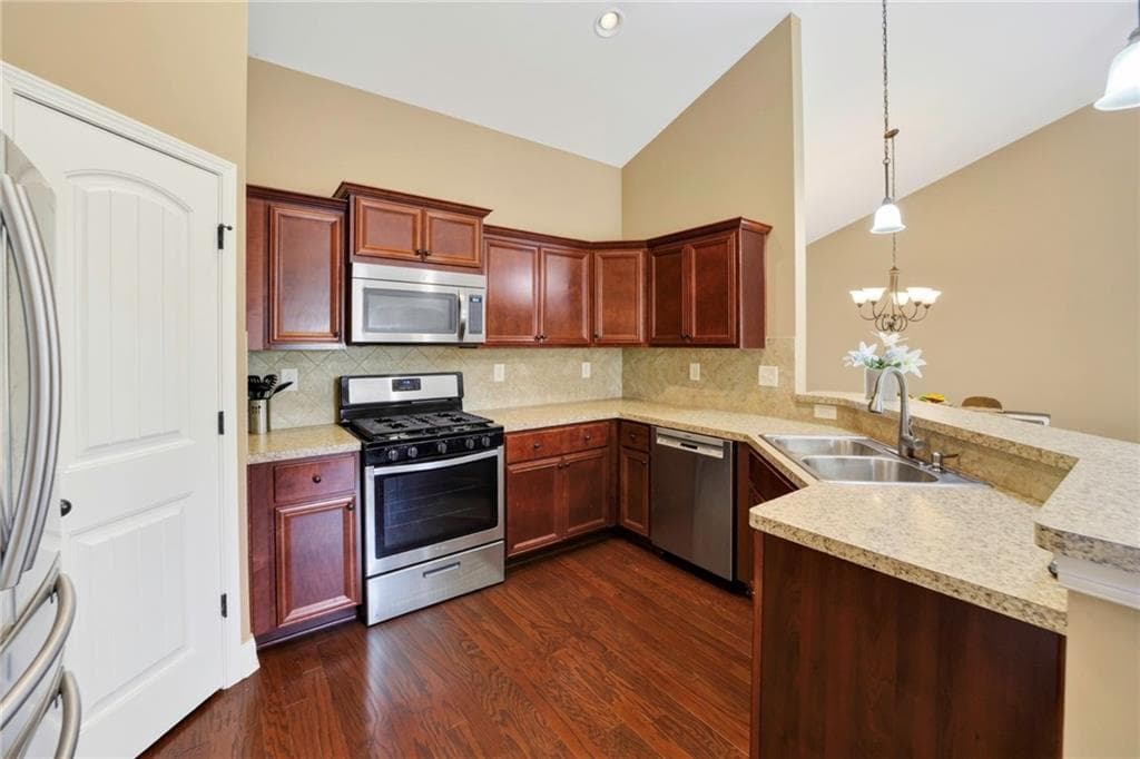 3 bedroom, 2 bathroom, 1,677 sq ft single family residence for sale at 4814 Lost Creek Drive, Gainesville, GA 30504 — photo 7