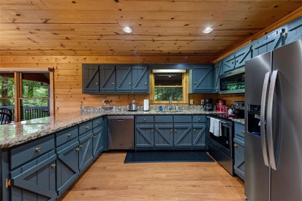 3 bedroom, 3 bathroom, 2,660 sq ft single family residence for sale at 1571 W Campbell Camp Road, Blue Ridge, GA 30513 — photo 10