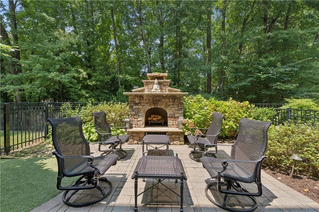 4 bedroom, 4 bathroom, 3,492 sq ft townhouse under contract at 215 Marjean Way, Alpharetta, GA 30009 — photo 3