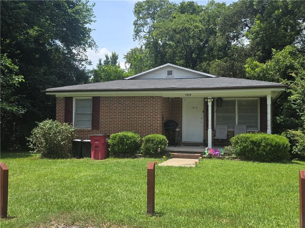 3 bedroom, 2 bathroom, 1,606 sq ft single family residence for sale at 1818 Kinder Kare Drive, Macon, GA 31217