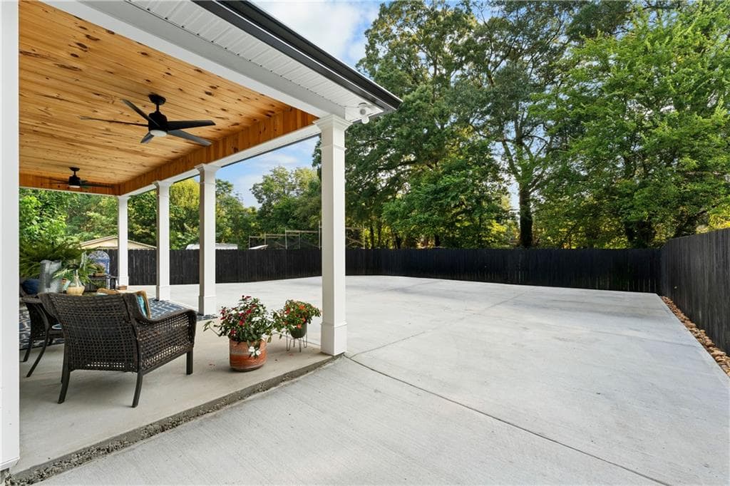 3 bedroom, 3 bathroom, 2,800 sq ft single family residence for sale at 225 N Erwin Street, Cartersville, GA 30120 — photo 4