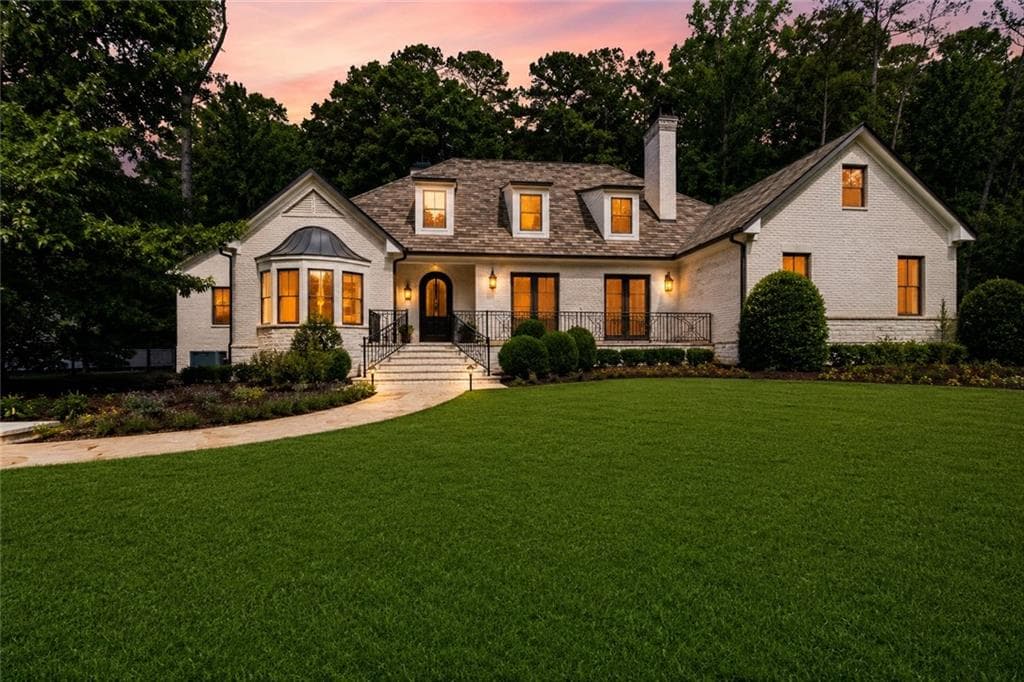 5 bedroom, 7 bathroom, 7,206 sq ft single family residence for sale at 3659 Northside Drive, Atlanta, GA 30305 — photo 4