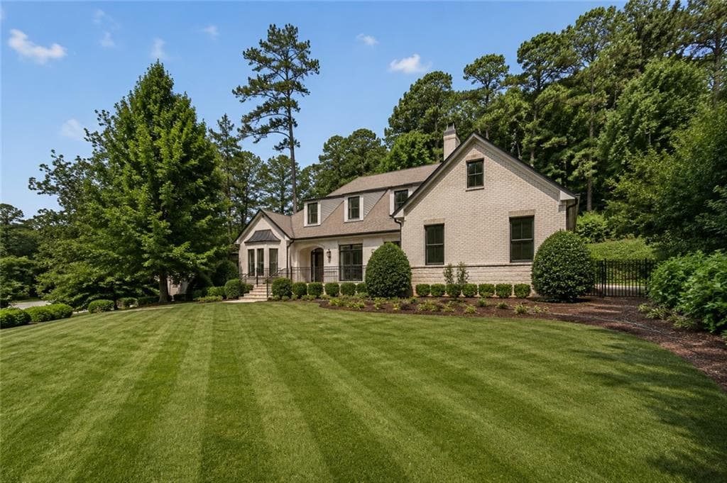 5 bedroom, 7 bathroom, 7,206 sq ft single family residence for sale at 3659 Northside Drive, Atlanta, GA 30305 — photo 8