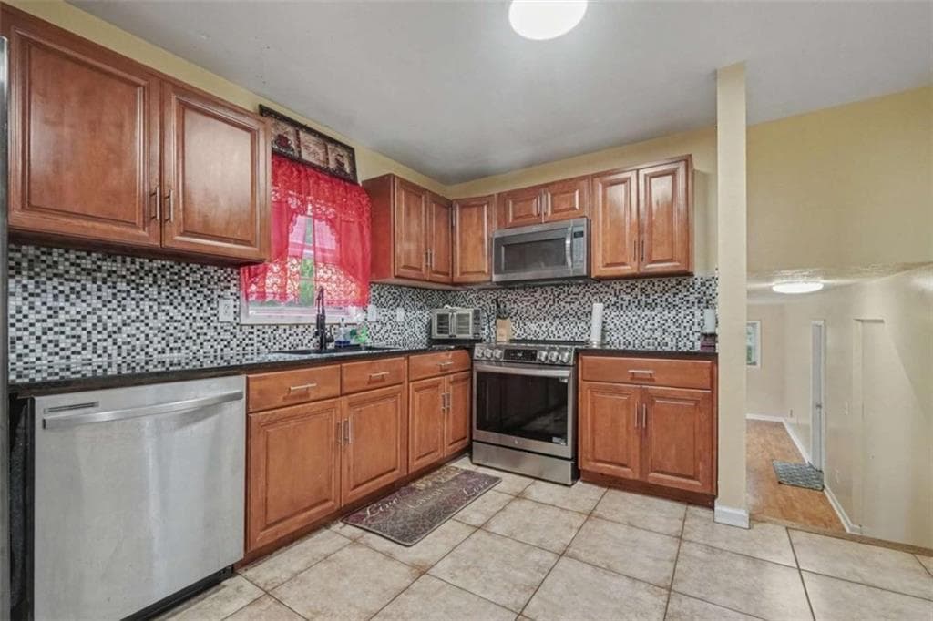 4 bedroom, 3 bathroom, 1,873 sq ft single family residence for sale at 4276 Indian Forest Road, Stone Mountain, GA 30083 — photo 9