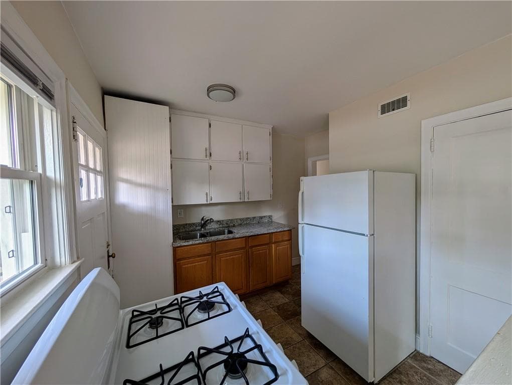 1 bedroom, 1 bathroom, 750 sq ft apartment for rent at 1761 John Calvin Avenue 4, Atlanta, GA 30337 for $1,175 a month — photo 9
