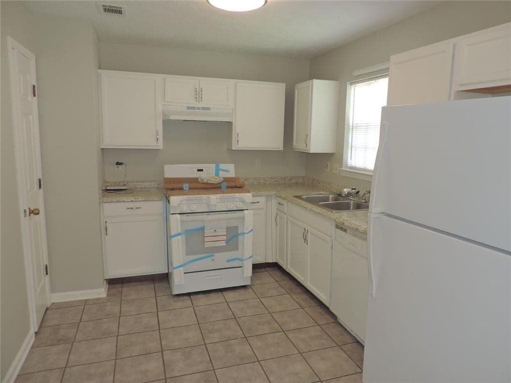 3 bedroom, 2 bathroom, 1,254 sq ft single family residence for sale at 1504 Melody Ridge Court, Conyers, GA 30012 — photo 7