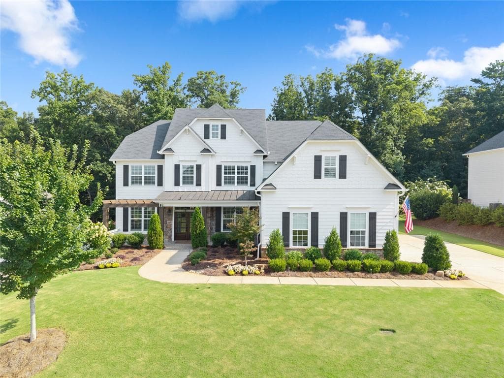 5 bedroom, 4 bathroom, 3,847 sq ft single family residence under contract at 6820 Canyon Cove, Cumming, GA 30028 — photo 2