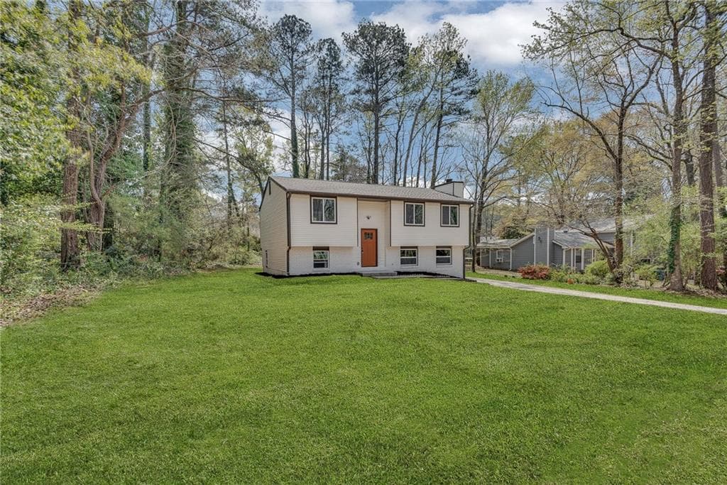 5 bedroom, 3 bathroom, 2,119 sq ft single family residence under contract at 3394 Dearwood Drive, Lilburn, GA 30047 — photo 2