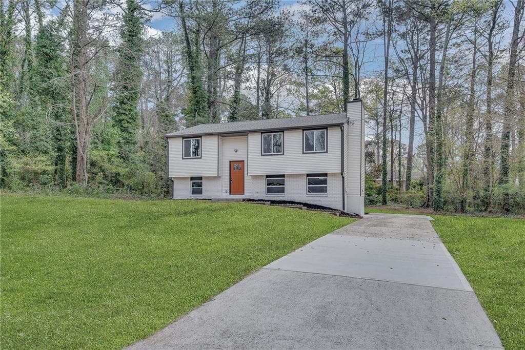 5 bedroom, 3 bathroom, 2,119 sq ft single family residence under contract at 3394 Dearwood Drive, Lilburn, GA 30047 — photo 3