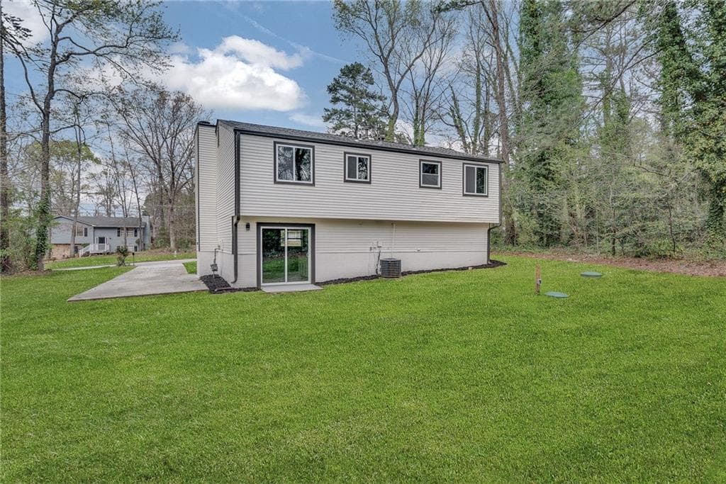 5 bedroom, 3 bathroom, 2,119 sq ft single family residence under contract at 3394 Dearwood Drive, Lilburn, GA 30047 — photo 4