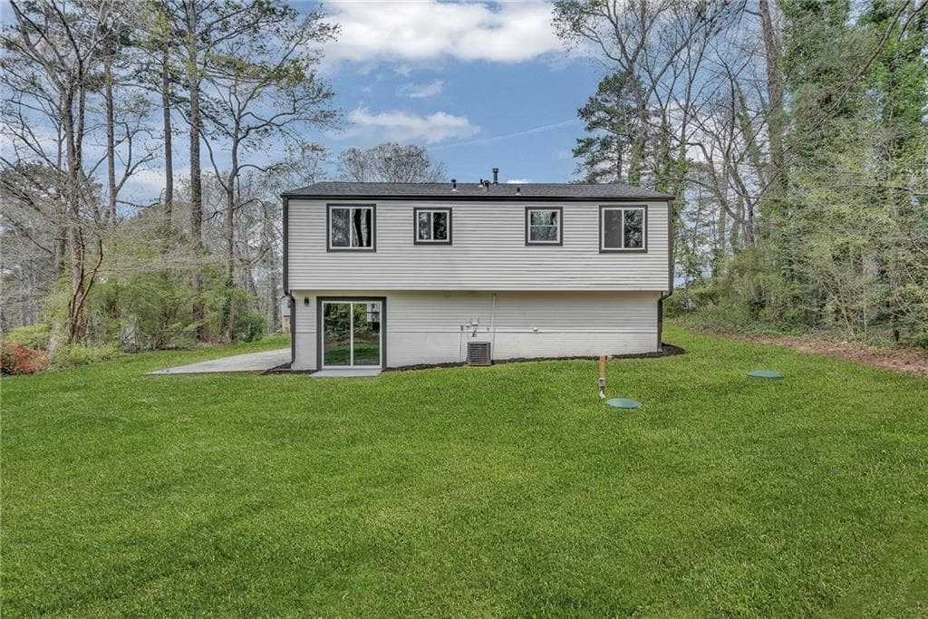 5 bedroom, 3 bathroom, 2,119 sq ft single family residence under contract at 3394 Dearwood Drive, Lilburn, GA 30047 — photo 5