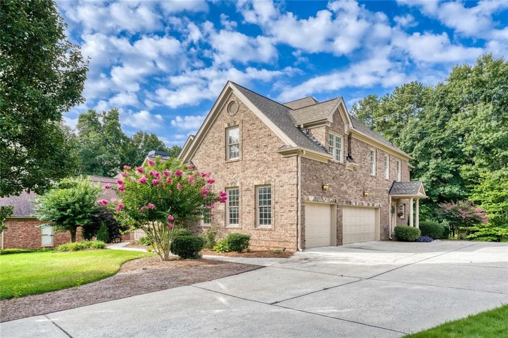 6 bedroom, 6 bathroom, 6,920 sq ft single family residence under contract at 2180 Enclave Mill Drive, Dacula, GA 30019 — photo 2