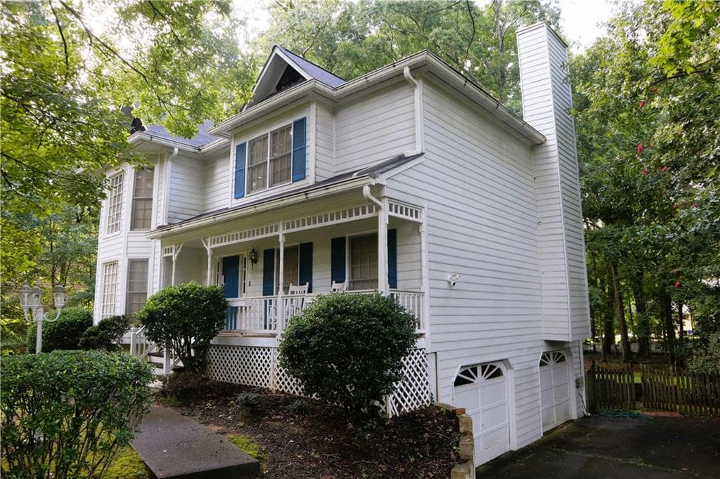 5 bedroom, 4 bathroom, 2,409 sq ft single family residence for sale at 220 Creekwood Trail, Fayetteville, GA 30214 — photo 3