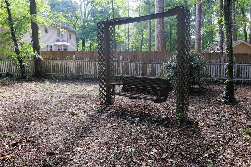 5 bedroom, 4 bathroom, 2,409 sq ft single family residence for sale at 220 Creekwood Trail, Fayetteville, GA 30214 — photo 5