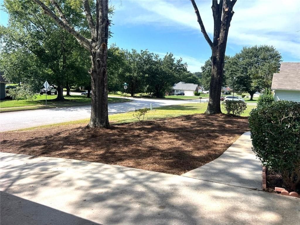 4 bedroom, 3 bathroom, 1,920 sq ft single family residence under contract at 4530 Wentworth Place, Conyers, GA 30094 — photo 3
