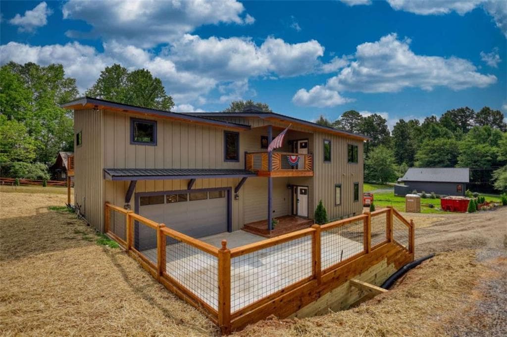 5 bedroom, 4 bathroom, 4,300 sq ft single family residence for sale at 483 Church Street, Blue Ridge, GA 30513 — photo 4