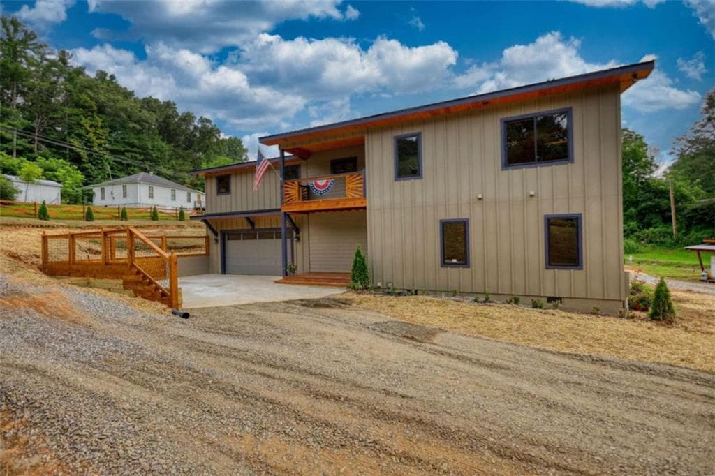 5 bedroom, 4 bathroom, 4,300 sq ft single family residence for sale at 483 Church Street, Blue Ridge, GA 30513 — photo 10