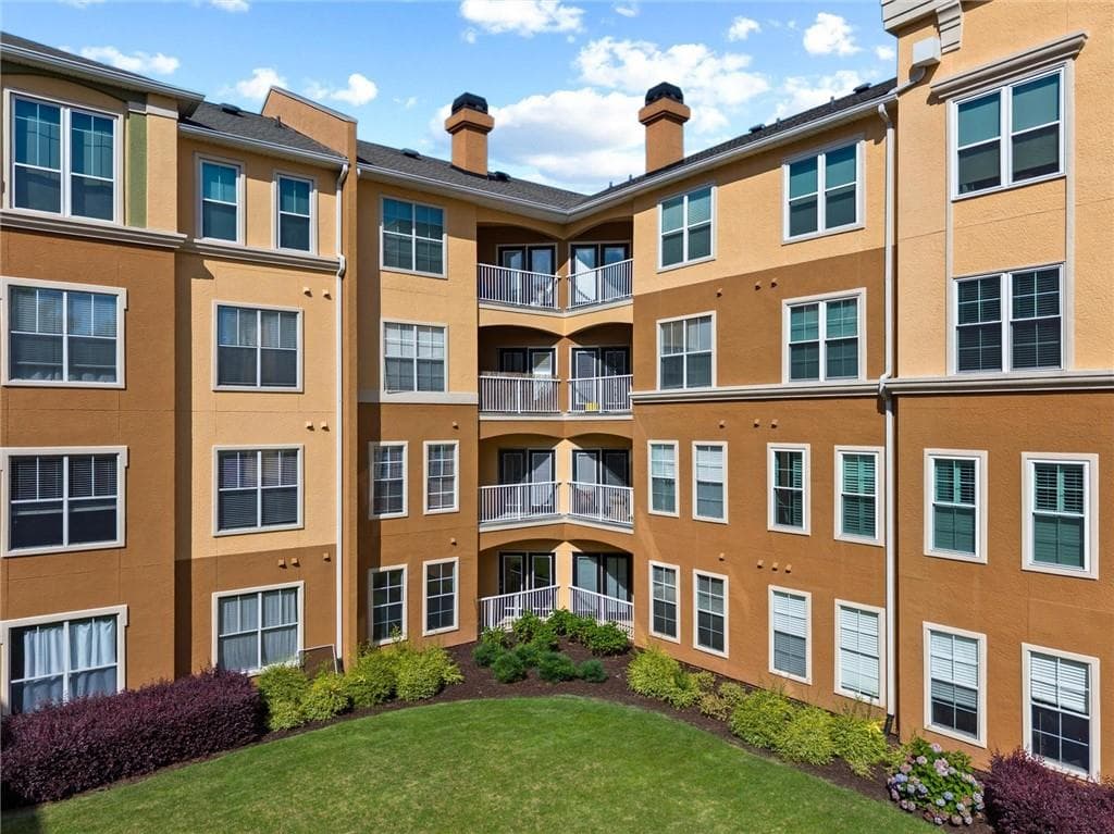 2 bedroom, 1 bathroom, 952 sq ft condominium sold at 10 Perimeter Summit Boulevard NE 3107, Atlanta, GA 30319
