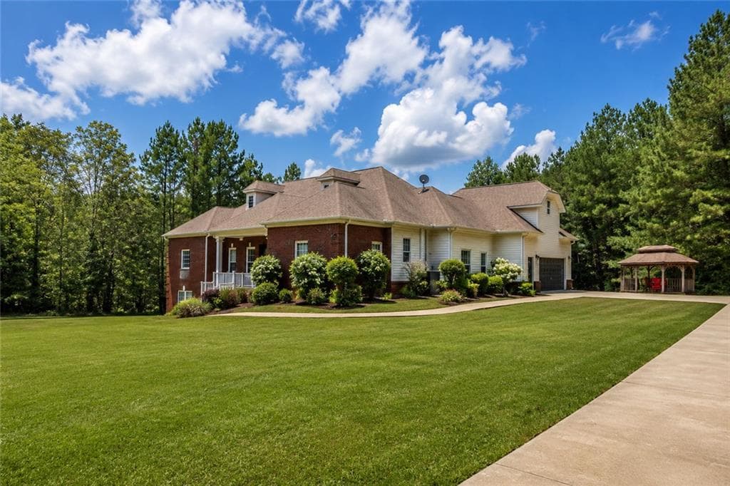 4 bedroom, 3 bathroom, 2,797 sq ft single family residence for sale at 166 Freedom Lane, Commerce, GA 30530 — photo 10